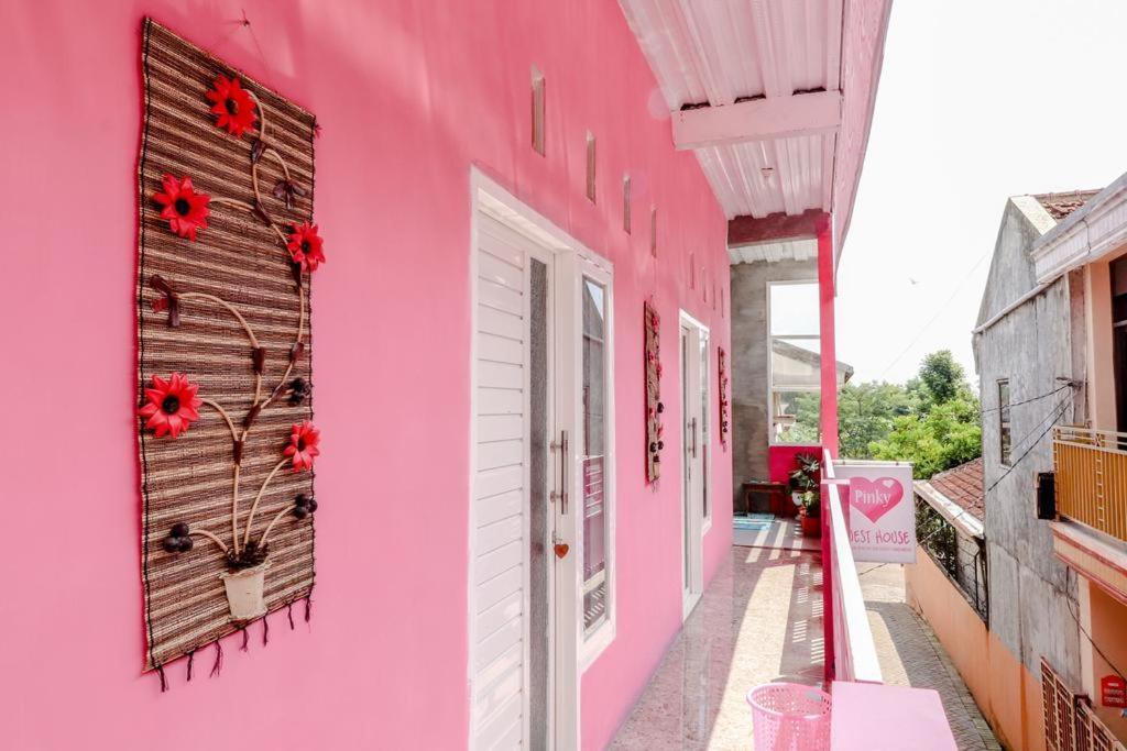 Pinky Guest House Batu Extérieur photo